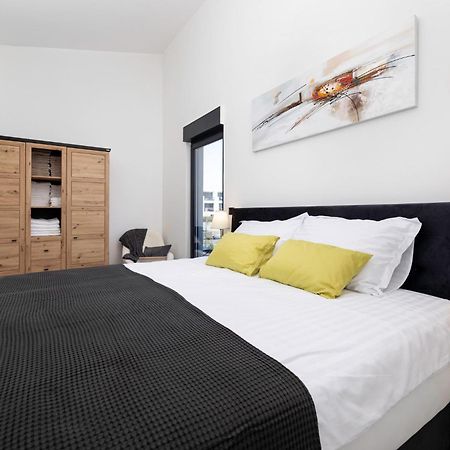 Luxury Villa Adria Apartments คิร์ก ภายนอก รูปภาพ
