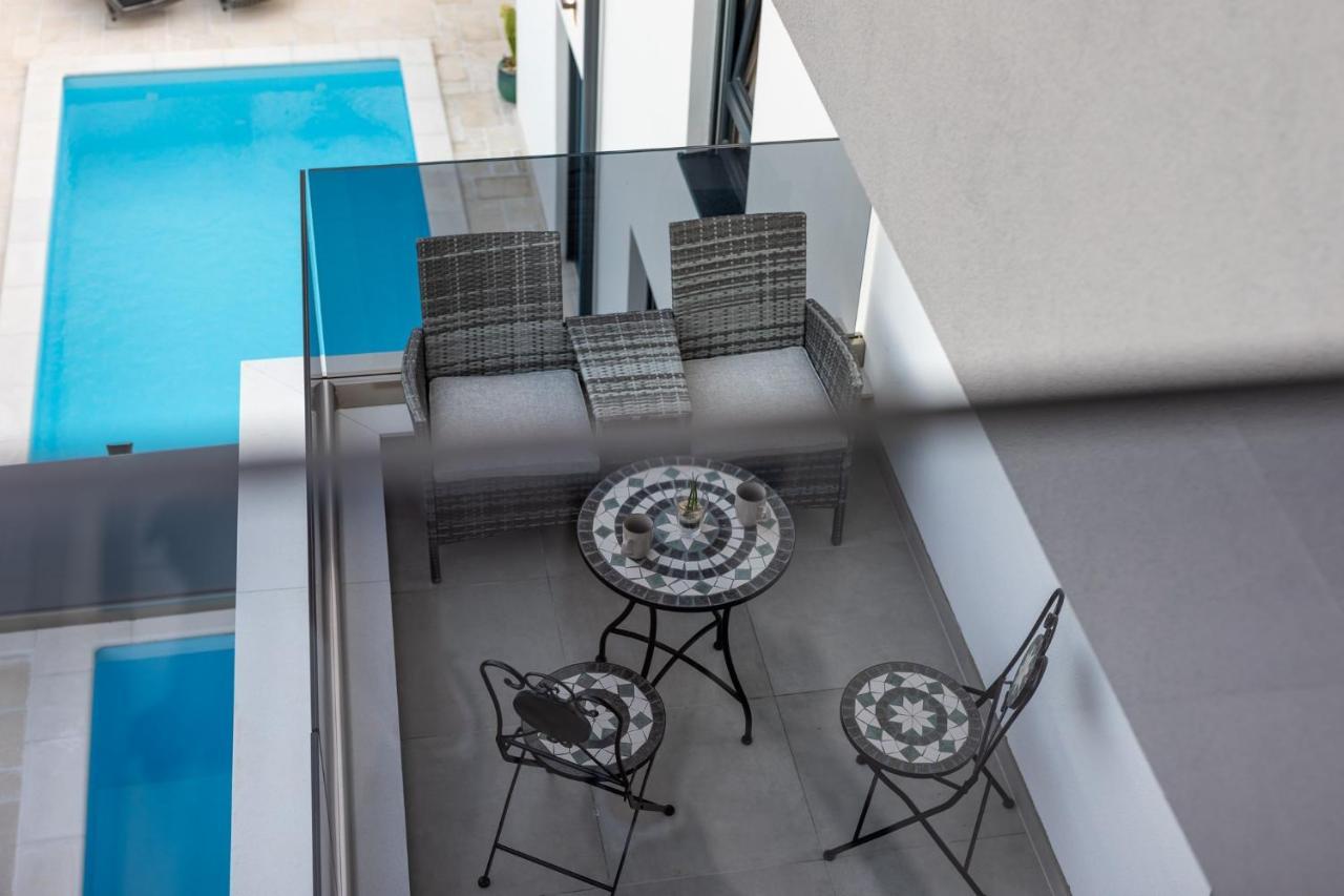 Luxury Villa Adria Apartments คิร์ก ภายนอก รูปภาพ