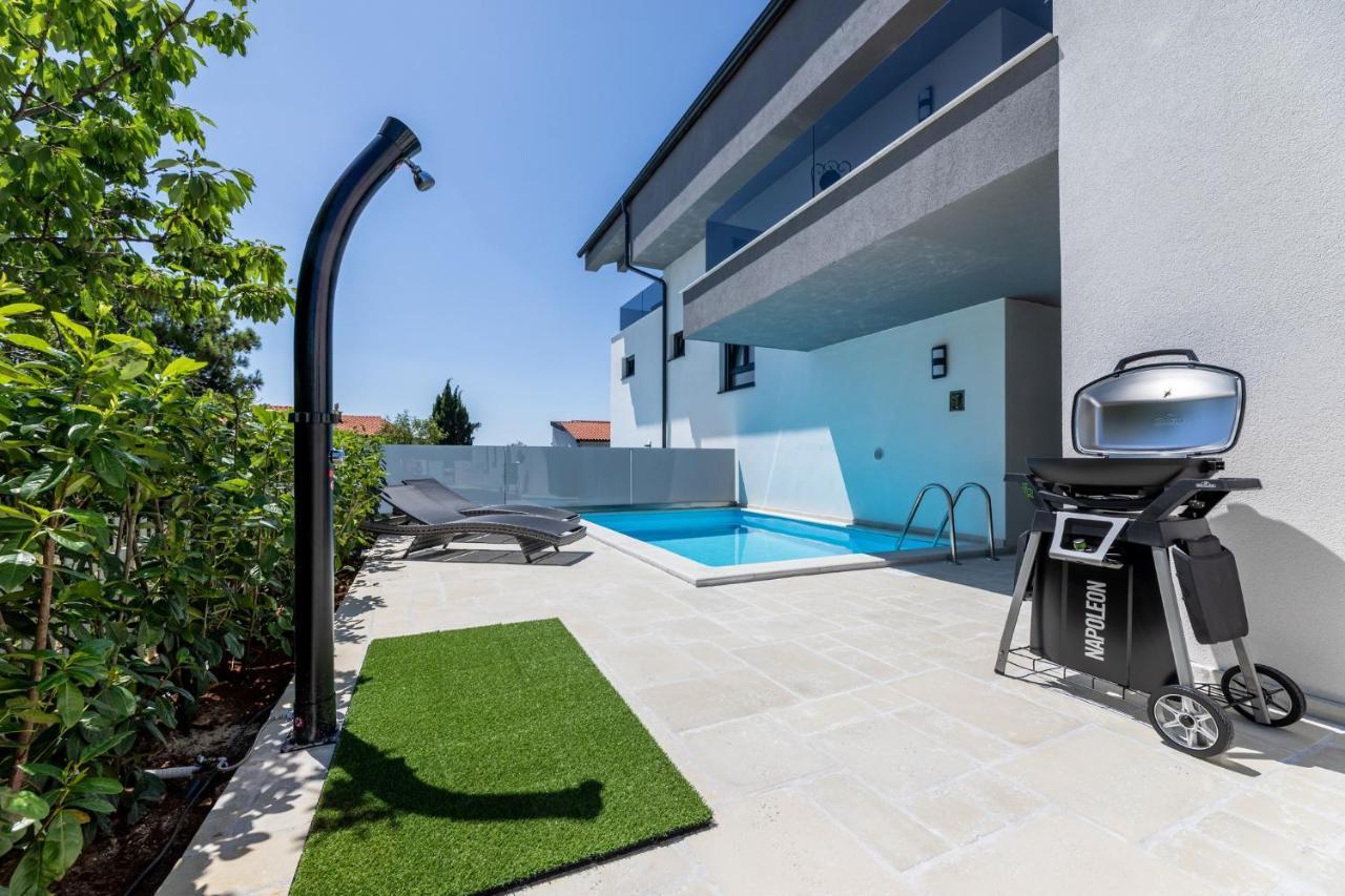 Luxury Villa Adria Apartments คิร์ก ภายนอก รูปภาพ
