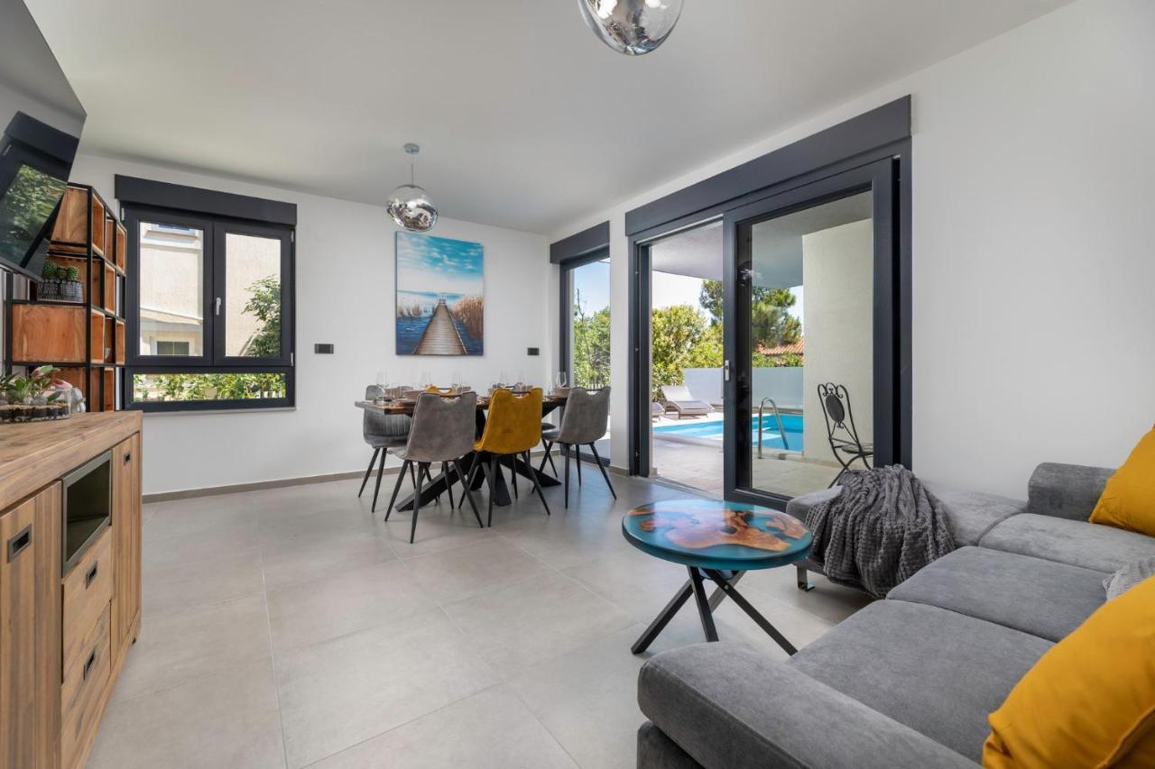 Luxury Villa Adria Apartments คิร์ก ภายนอก รูปภาพ