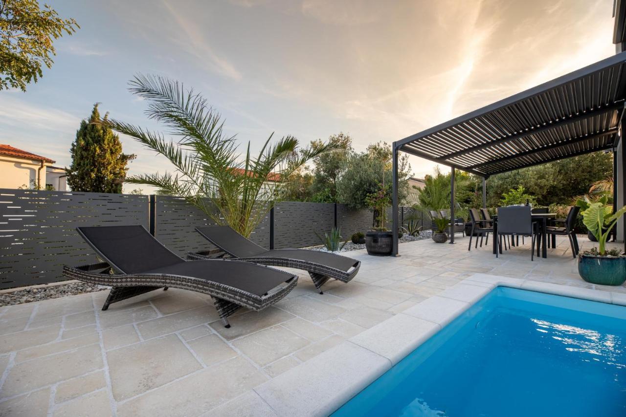 Luxury Villa Adria Apartments คิร์ก ภายนอก รูปภาพ