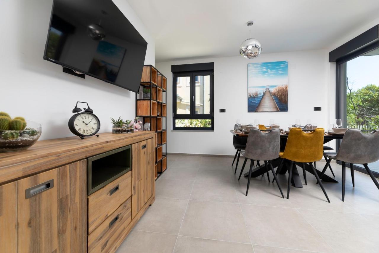 Luxury Villa Adria Apartments คิร์ก ภายนอก รูปภาพ