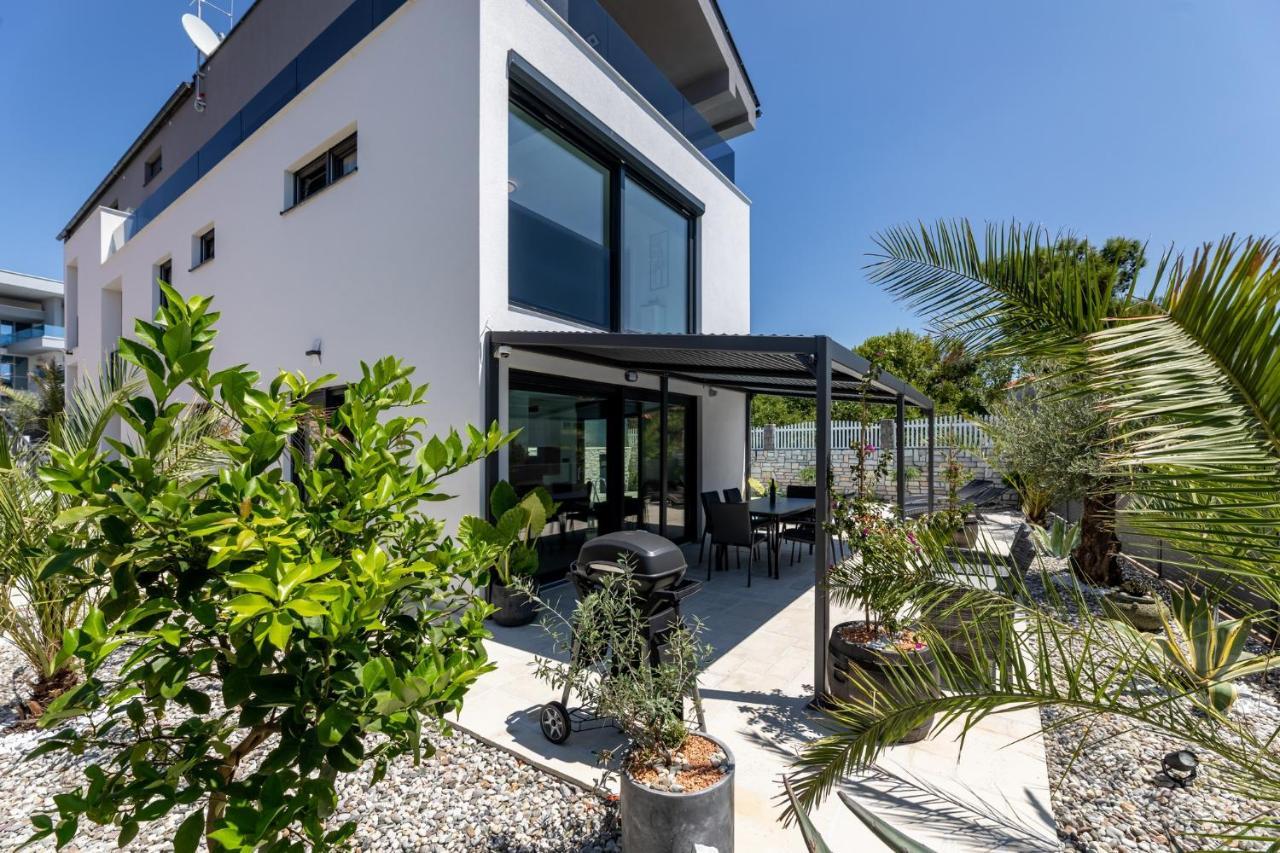 Luxury Villa Adria Apartments คิร์ก ภายนอก รูปภาพ