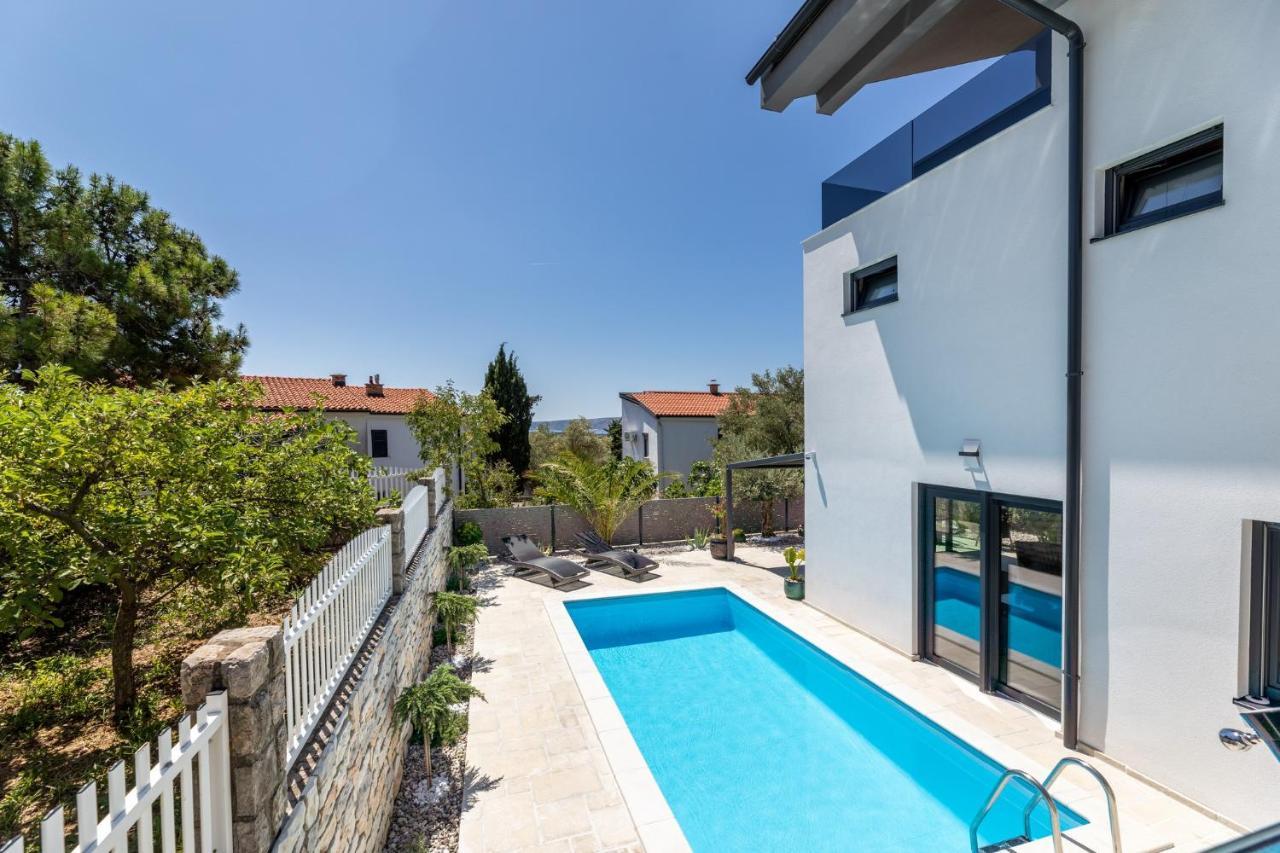Luxury Villa Adria Apartments คิร์ก ภายนอก รูปภาพ