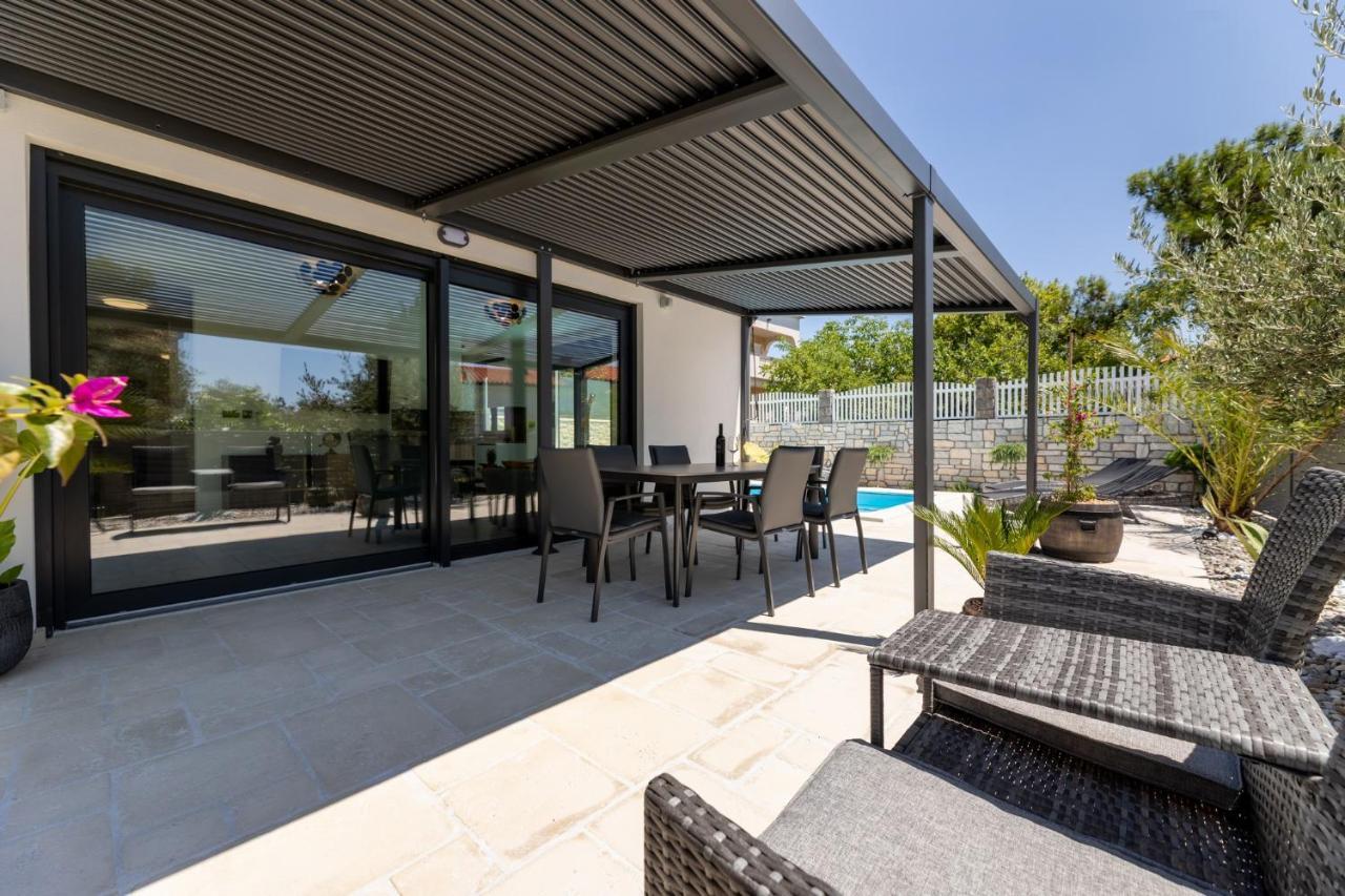 Luxury Villa Adria Apartments คิร์ก ภายนอก รูปภาพ