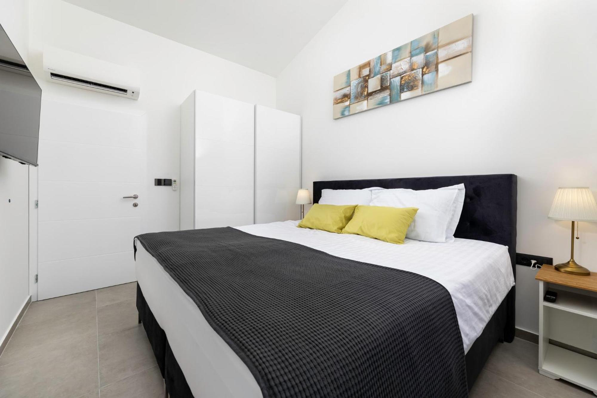 Luxury Villa Adria Apartments คิร์ก ภายนอก รูปภาพ
