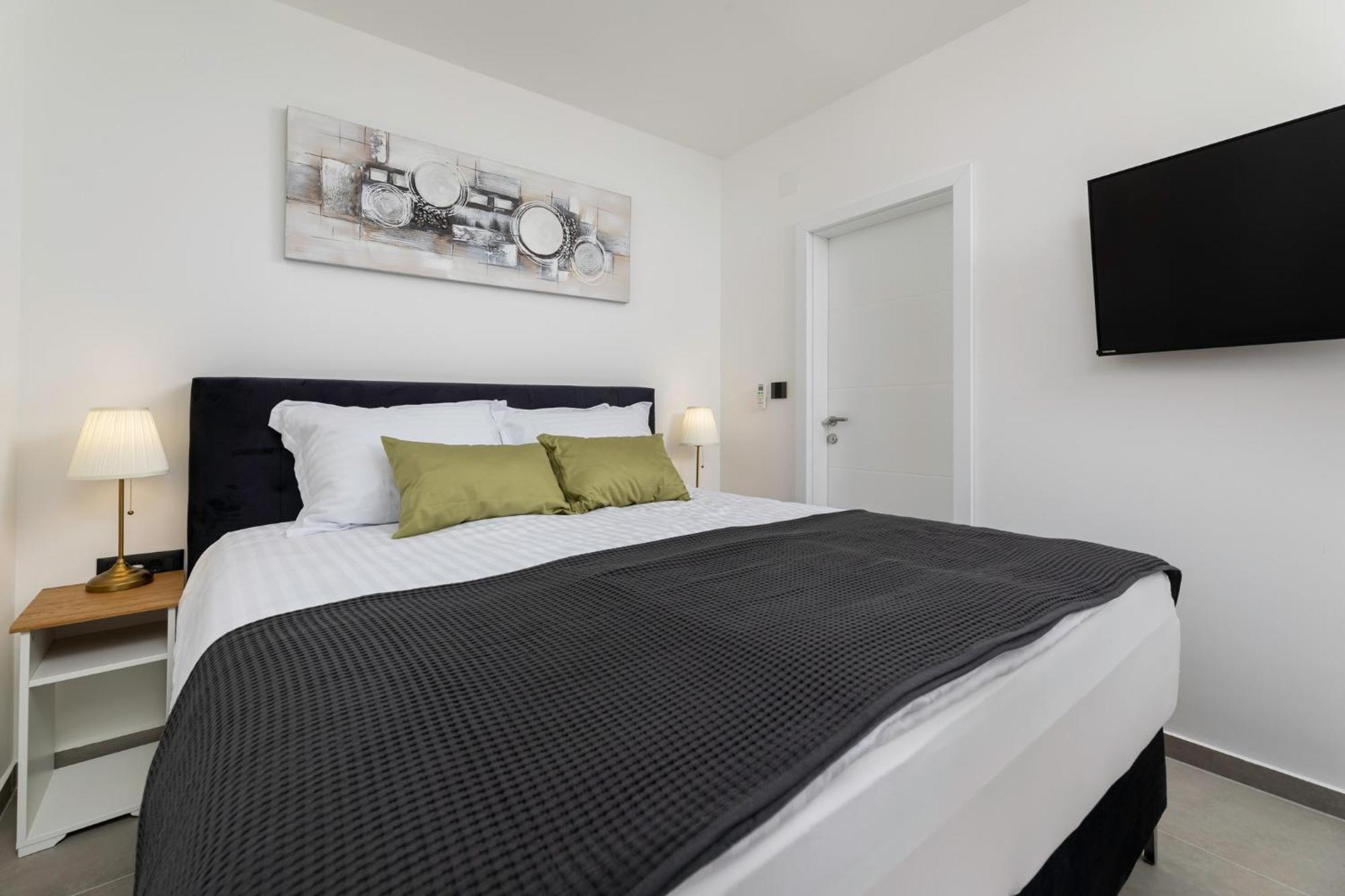 Luxury Villa Adria Apartments คิร์ก ภายนอก รูปภาพ