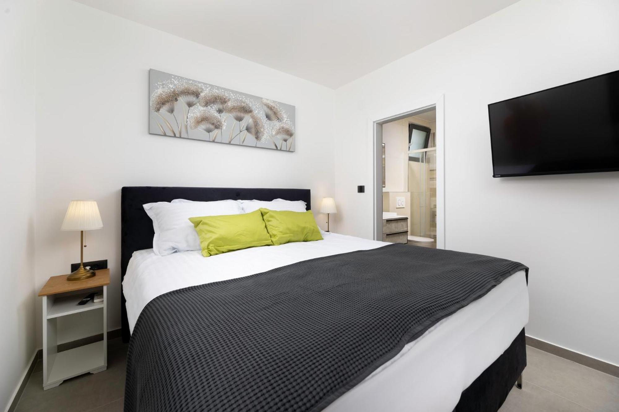 Luxury Villa Adria Apartments คิร์ก ภายนอก รูปภาพ
