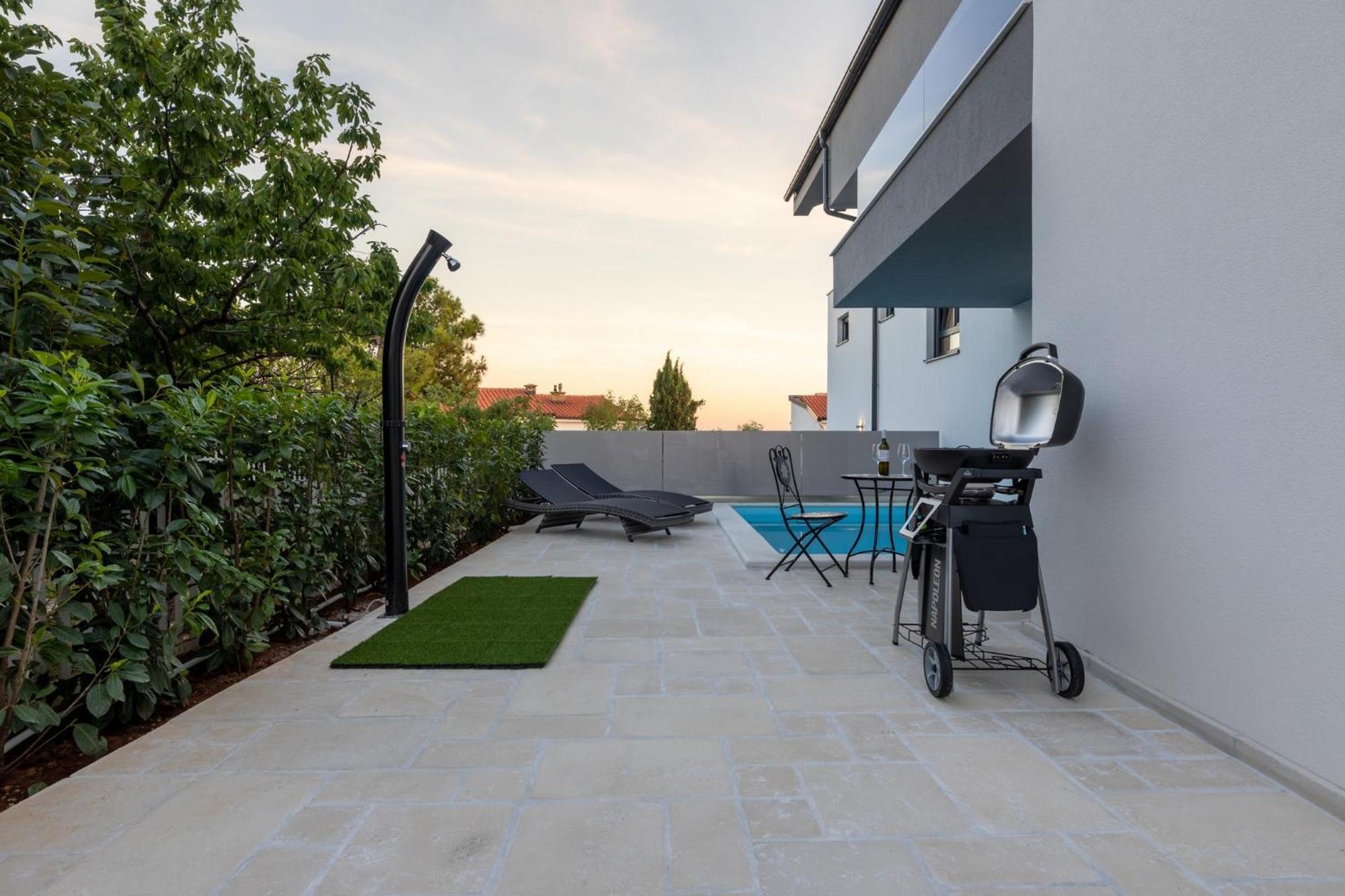 Luxury Villa Adria Apartments คิร์ก ภายนอก รูปภาพ