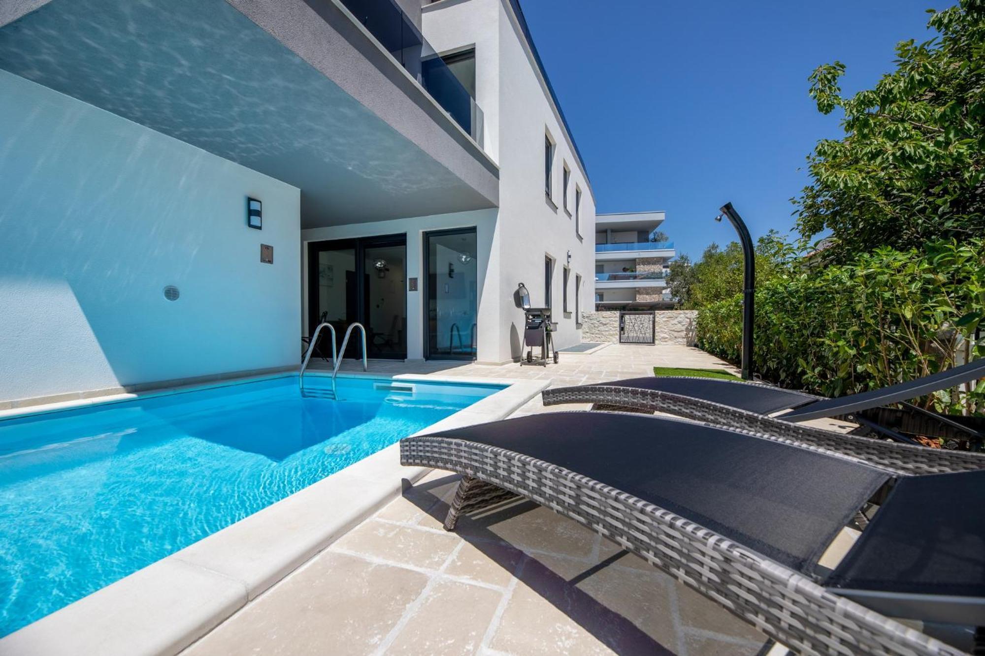 Luxury Villa Adria Apartments คิร์ก ภายนอก รูปภาพ